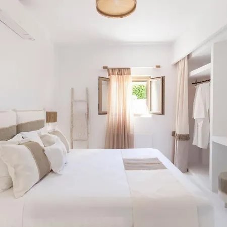 Villa Executive Paros Avra 3 Bedrooms Sea View & Outdoor Jacuzzi