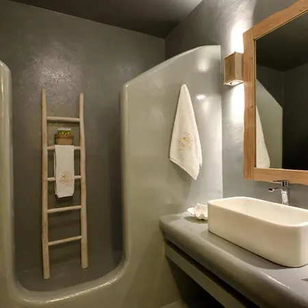 Executive Paros Avra 3 Bedrooms Sea View & Outdoor Jacuzzi Ambelas