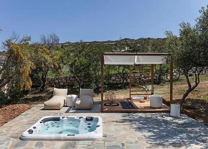 Executive Paros Avra 3 Bedrooms Sea View & Outdoor Jacuzzi Ambelas