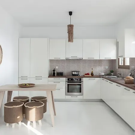 Executive Paros Avra 3 Bedrooms Sea View & Outdoor Jacuzzi ヴィラ アベラス