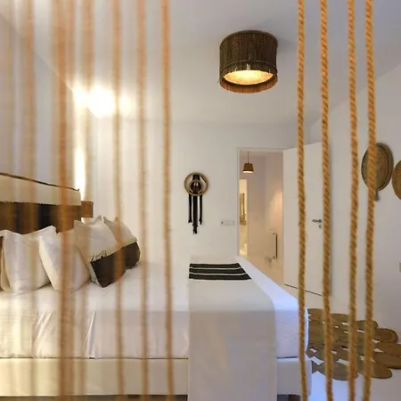 Executive Paros Avra 3 Bedrooms Sea View & Outdoor Jacuzzi Βίλα