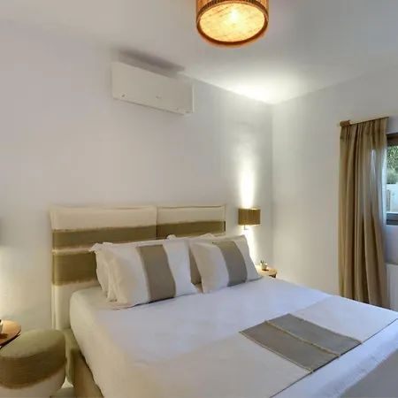 Executive Paros Avra 3 Bedrooms Sea View & Outdoor Jacuzzi アベラス