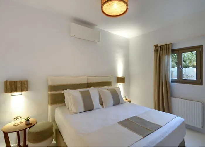 Executive Paros Avra 3 Bedrooms Sea View & Outdoor Jacuzzi *